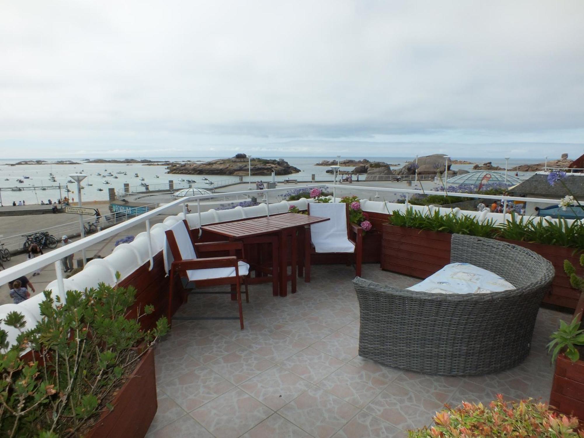 Hotel - Restaurant - Salon De The Le Beausejour Trégastel Εξωτερικό φωτογραφία
