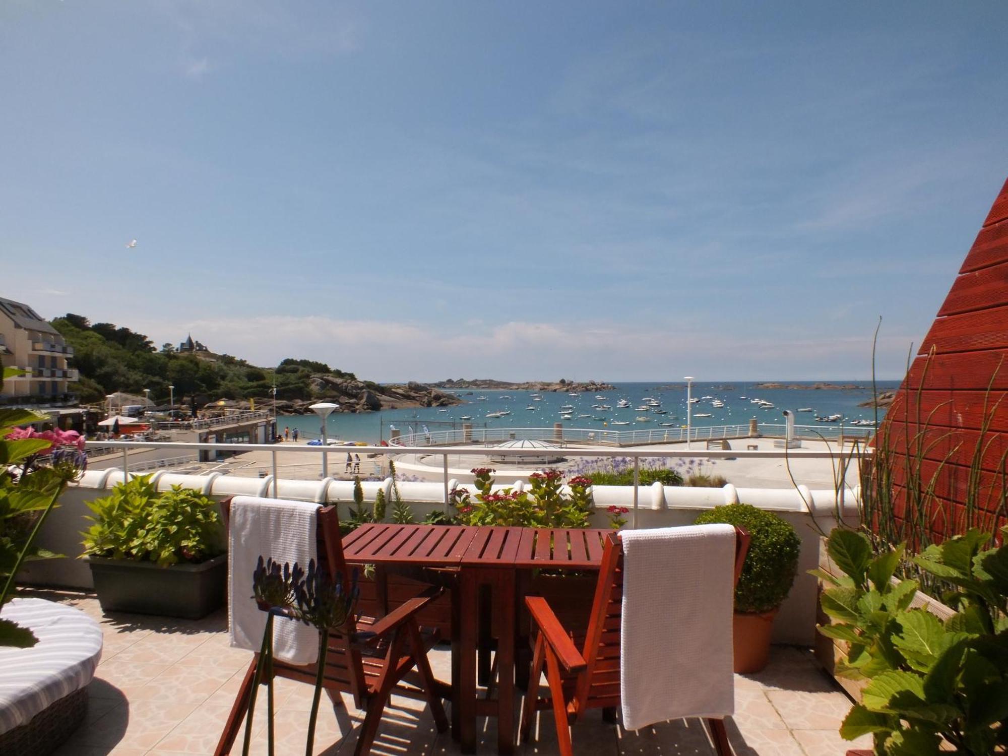 Hotel - Restaurant - Salon De The Le Beausejour Trégastel Εξωτερικό φωτογραφία